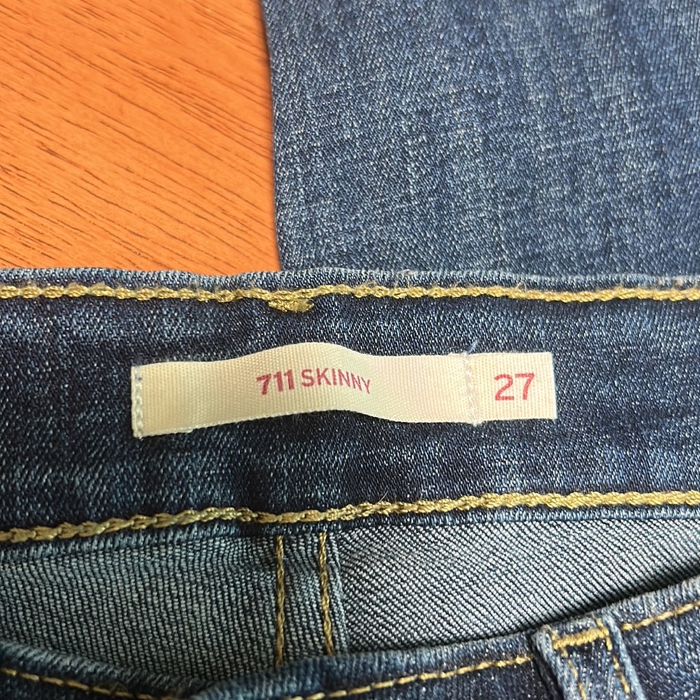 Levi’s 711 Skinny Jeans - Picture 2 of 4